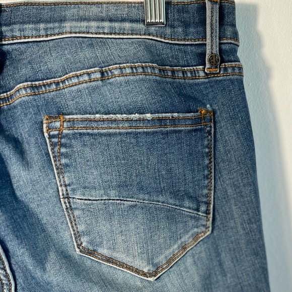 DRIFTWOOD Blue Jeans with Floral Embroidery - Picture 2 of 8